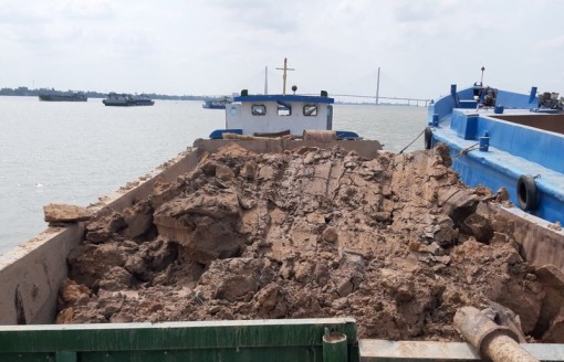 Cần Thơ phát hiện 7 sà lan có dấu hiệu khai thác trái phép khoáng sản