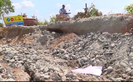 Kiên Giang: Sụt lún nhiều đoạn trên Tỉnh lộ 965