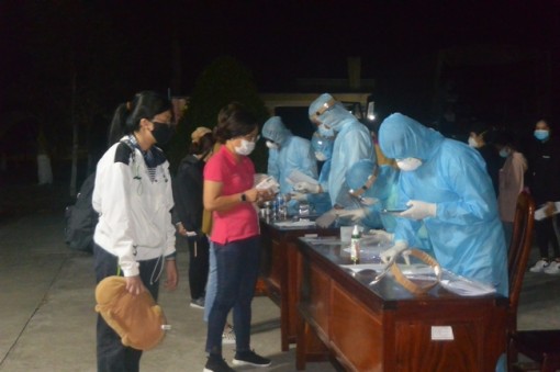 Vĩnh Long: 231 người về từ Australia cách ly tập trung âm tính với SARS-CoV-2.