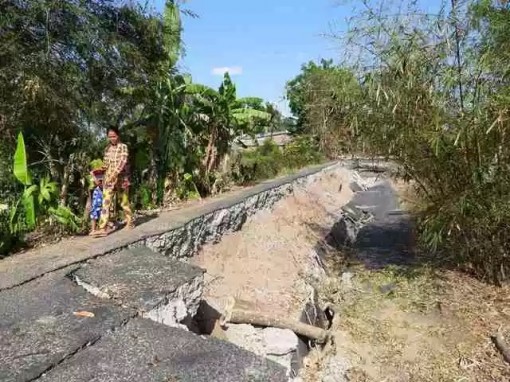 Đường về xã đảo tỉnh Cà Mau liên tục sụp lún