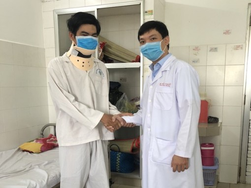 ĐBSCL: Lần đầu phẫu thuật thay đĩa đệm nhân tạo cột sống cổ