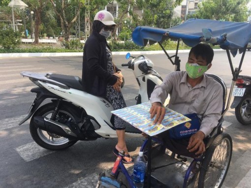 Bạc Liêu: Hỗ trợ người bán vé số phải nghỉ né dịch COVID-19