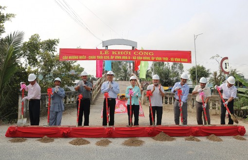 Phong trào thi đua ở xã anh hùng