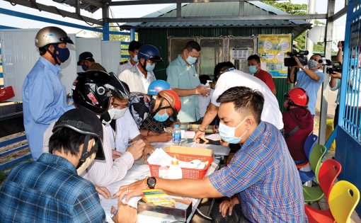 Cơ quan, đơn vị, doanh nghiệp phân công cán bộ trực, đảm bảo hoạt động diễn ra bình thường