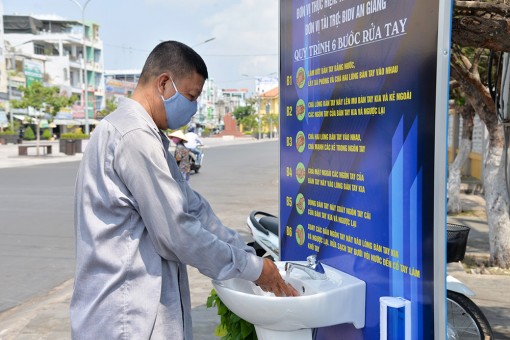 Lắp đặt 3 trạm rửa tay dã chiến