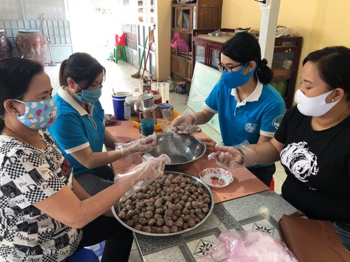 Phụ nữ Thoại Sơn thành lập nhiều tổ hậu cần phục vụ thức ăn ở khu cách ly