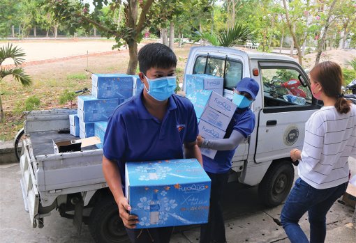 Màu xanh tình nguyện trong “cuộc chiến” phòng, chống dịch bệnh Covid-19