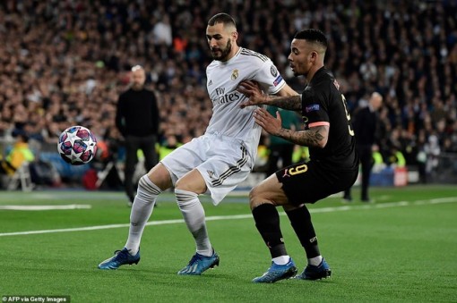 UEFA tính đến phương án hủy Champions League mùa giải này