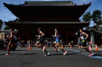 Các vận động viên marathon tham gia chạy đua trên ứng dụng