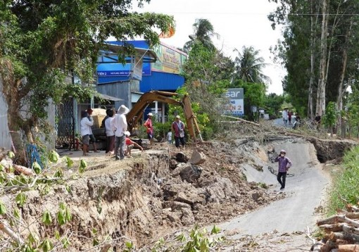 Đường sá Cà Mau tan hoang vì sụt lún