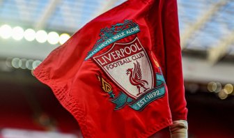 Liverpool xin lỗi người hâm mộ, cam kết trả lương cho nhân viên