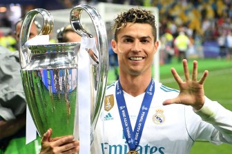 Real Madrid bất ngờ mua lại Ronaldo giá 50 triệu bảng