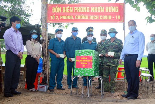 Chủ tịch UBND tỉnh An Giang Nguyễn Thanh Bình thăm, kiểm tra công tác phòng, chống dịch bệnh Covid-19 trên tuyến biên giới