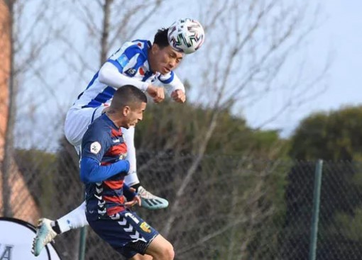 Đoàn Văn Hậu nên về nước?