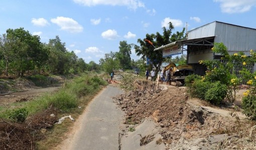 Cà Mau: Đường sá hư hỏng vì “đại hạn”