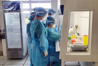 Bệnh viện Đa khoa trung tâm An Giang tiếp nhận 250 mẫu xét nghiệm virus SARS-CoV-2, kết quả đều âm tính
