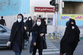 Iran bắt đầu dỡ bỏ lệnh phong tỏa khi số ca mắc COVID-19 giảm