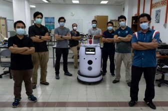 Robot Medibot hỗ trợ cuộc chiến chống COVID-19 tại Malaysia