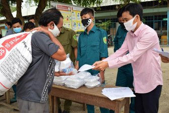 Châu Thành: Trao giấy chứng nhận hoàn thành cách ly tập trung cho 107 công dân