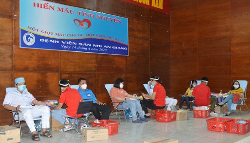 Bệnh viện Sản-Nhi An Giang tiếp nhận hơn 200 đơn vị máu