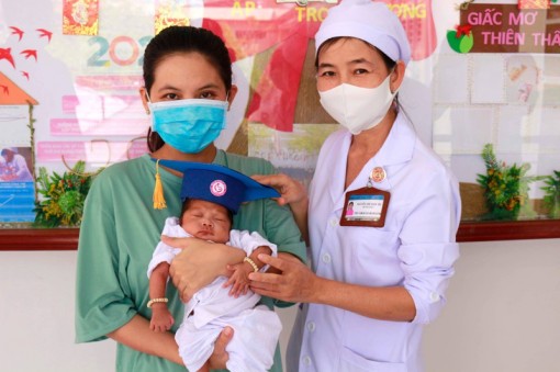 Điều trị thành công bé sinh non, suy hô hấp nặng tại Cần Thơ