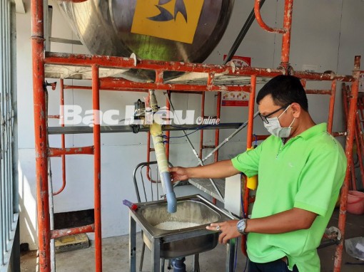 Lắp đặt máy “ATM gạo” tại Hội Chữ thập đỏ TP. Bạc Liêu