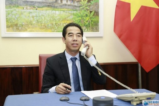 Lãnh đạo Bộ Ngoại giao Việt Nam-Anh điện đàm về phòng chống COVID-19