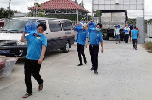 Bến Tre: Cấp 5.000 bình nước lọc cho các khu nhà trọ công nhân