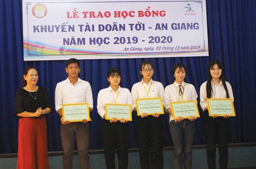 Đưa hoạt động khuyến học, khuyến tài từng bước đi vào chiều sâu