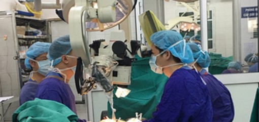Bệnh viện Hữu nghị Việt Đức nối thành công cẳng tay bị đứt rời
