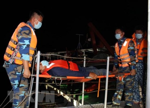 Kiên Giang: Kịp thời cứu một ngư dân bị đột quỵ trên biển