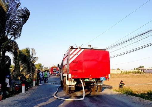 Long An: Cháy vựa phế liệu tại phường 5, TP. Tân An
