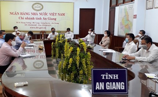 Nhiều gói tín dụng lớn quy mô trên 300.000 tỷ đồng hỗ trợ doanh nghiệp và người dân khắc phục khó khăn do ảnh hưởng dịch bệnh Covid-19