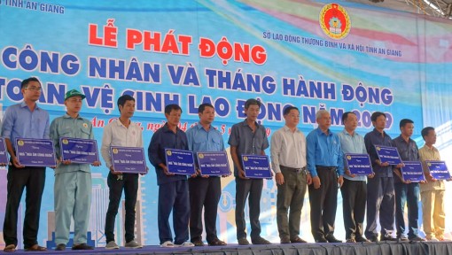 Tháng Công nhân hướng về cơ sở và người lao động