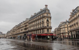Dịch COVID-19 khiến kinh tế Pháp rơi vào tình trạng “bị gây mê”