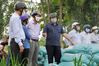 Chủ tịch UBND tỉnh Nguyễn Thanh Bình làm việc tại huyện Châu Phú về tình hình sản xuất, tiêu thụ nông sản