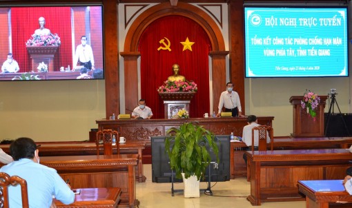 Tiền Giang: Tiếp tục vận chuyển nước ngọt miễn phí tưới cây ăn trái