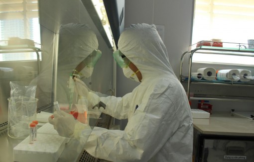 Những 'lá chắn thép' trong dịch COVID-19: 'Biệt đội' truy tìm virus