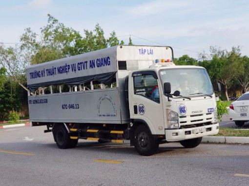 Từ hôm nay (27-4), cho đào lạo lái xe và sát hạch lái xe trở lại