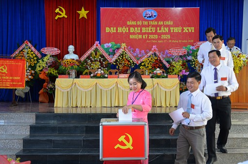 Tổ chức Đại hội Đảng bộ các cấp phải thực hiện nghiêm quy định phòng, chống dịch bệnh Covid-19