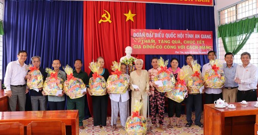 Phú Tân chăm lo tốt cho người có công