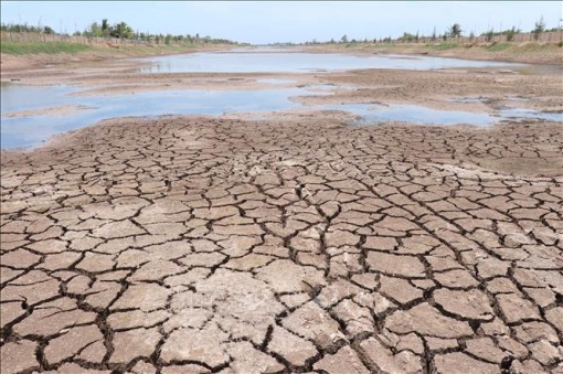 Hồ trữ nước ngọt lớn nhất miền Tây trơ đáy