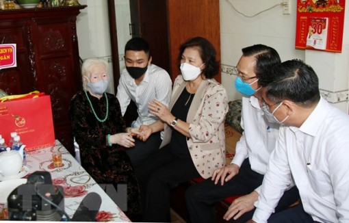 Chủ tịch Quốc hội thăm các Mẹ Việt Nam Anh hùng tại TP.HCM