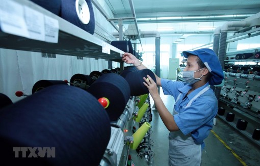 Tháo gỡ khó khăn cho người dân, doanh nghiệp cả trước mắt và lâu dài