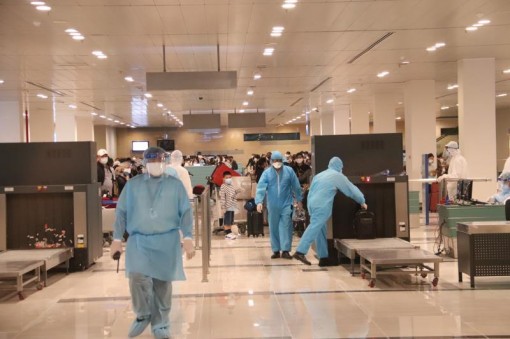 Gần 300 công dân Việt Nam trở về từ UAE được cách ly ở Bạc Liêu