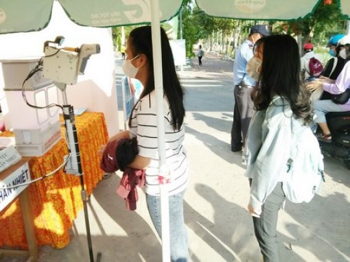 Sáng 4-5: khoảng 13.000 sinh viên Vĩnh Long trở lại trường