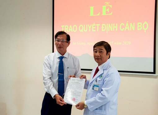 Trao quyết định bổ nhiệm Phó Giám đốc Bệnh viện Đa khoa trung tâm An Giang