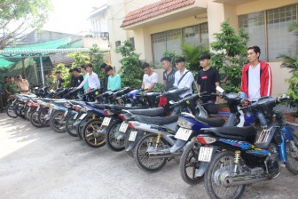 Ngăn chặn nhóm thanh thiếu niên tụ tập đua xe và cổ vũ đua xe trái phép ở Chợ Mới