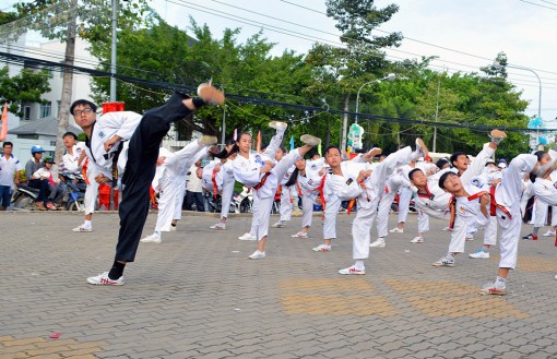 Thể thao và câu chuyện “đường dài”