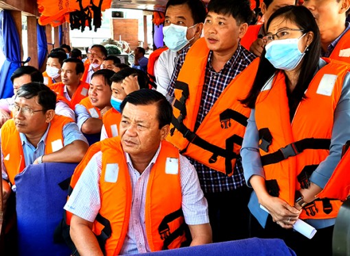 Lãnh đạo TP Cần Thơ kiểm tra các dự án xây dựng kè sông Cần Thơ